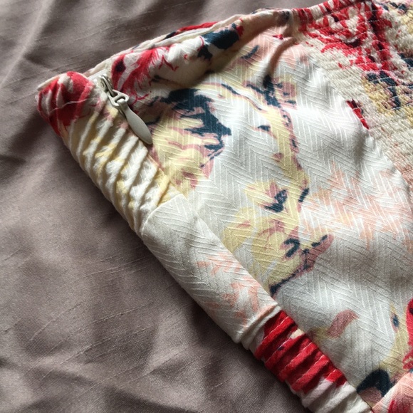 Kimchi Blue  - Floral Flowy Strapless Mini Dress - Picture 4 of 7